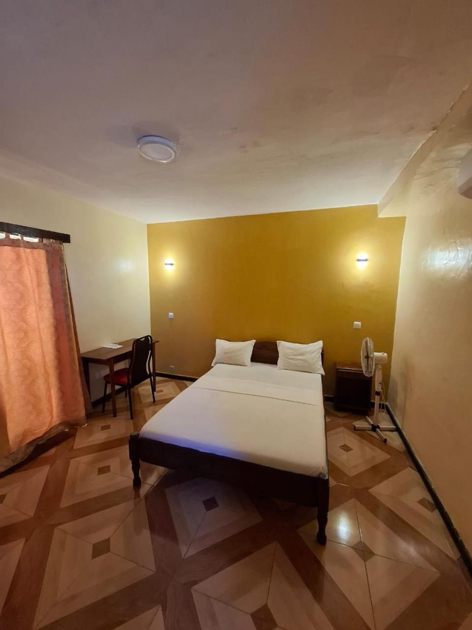 Lotus Hotel Antsiranana Екстер'єр фото